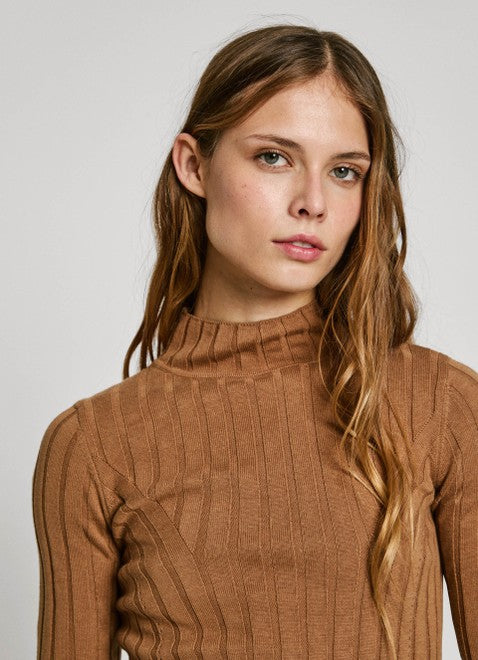 סריג גולף IZABEL TURTLENECK בצבע חום