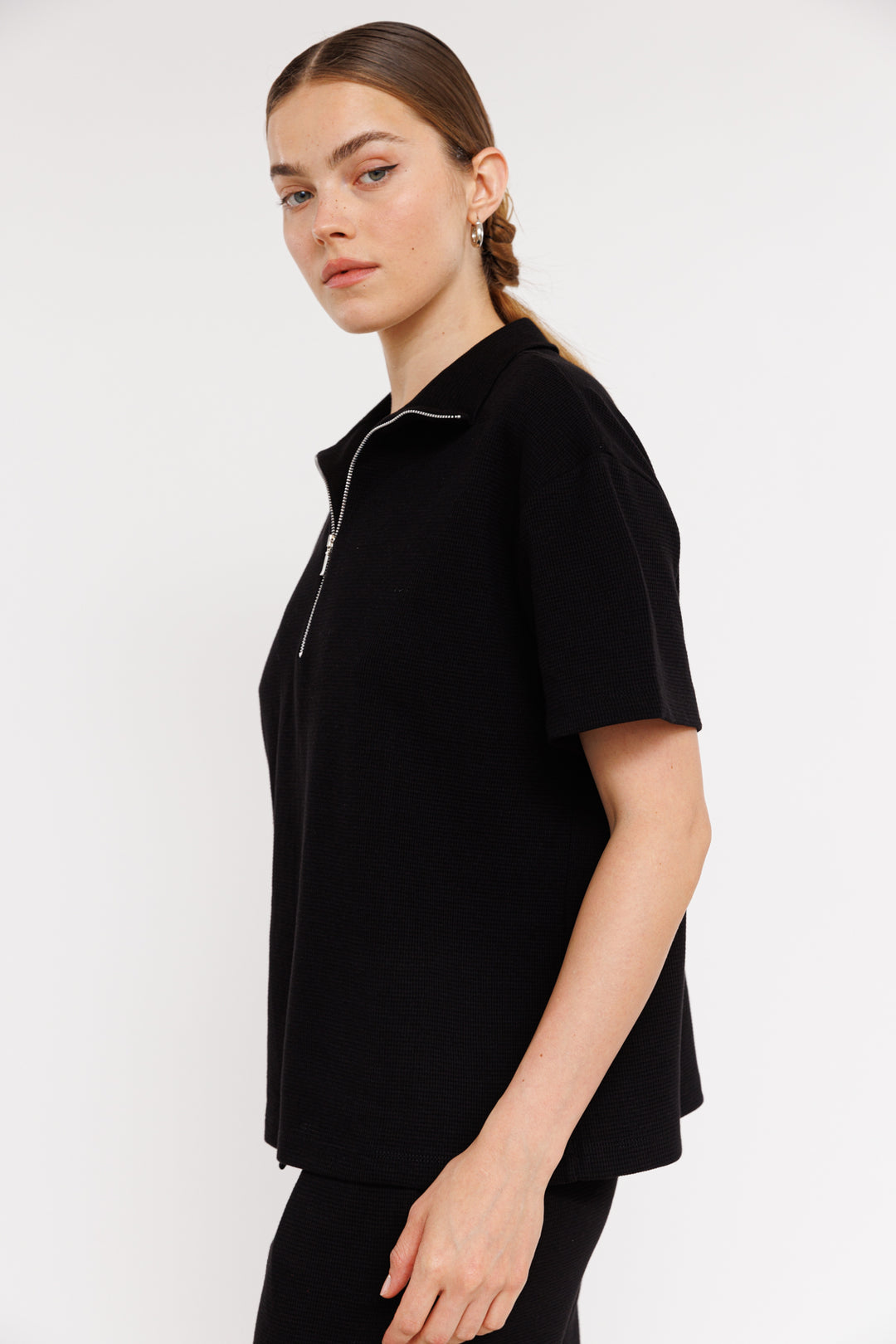 חולצת פולו קצרה Alphi בצבע שחור